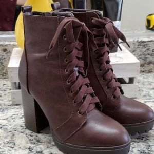 Ankle Boots SODA